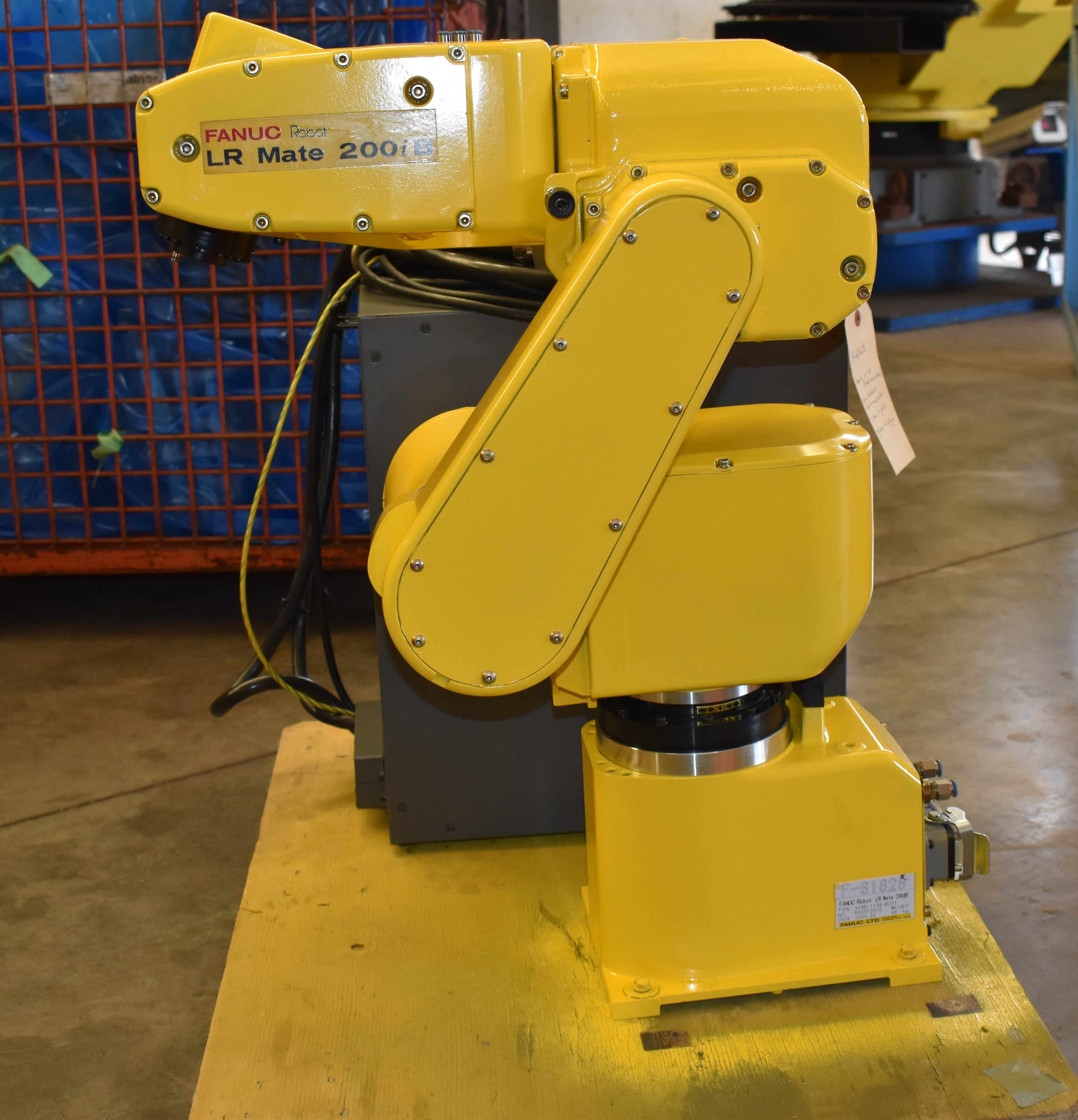 FANUC LR Mate 200iB vs ABB IRB 140