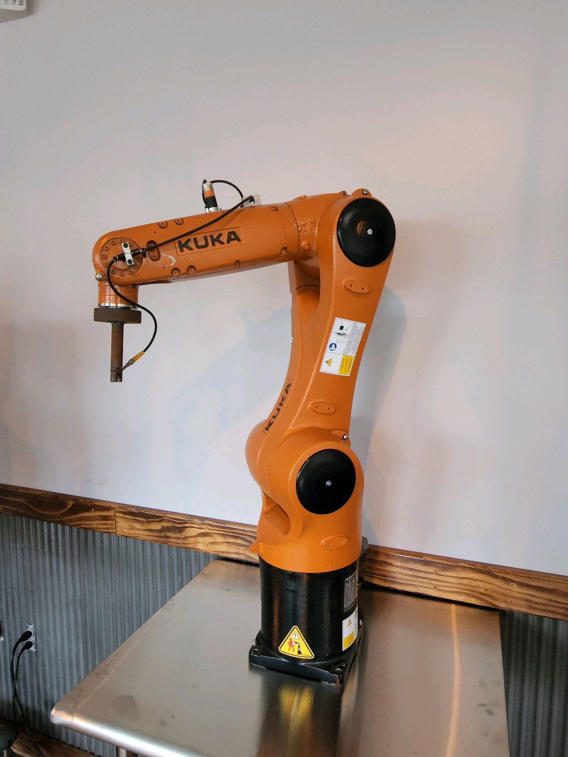 KUKA KR6 R900
